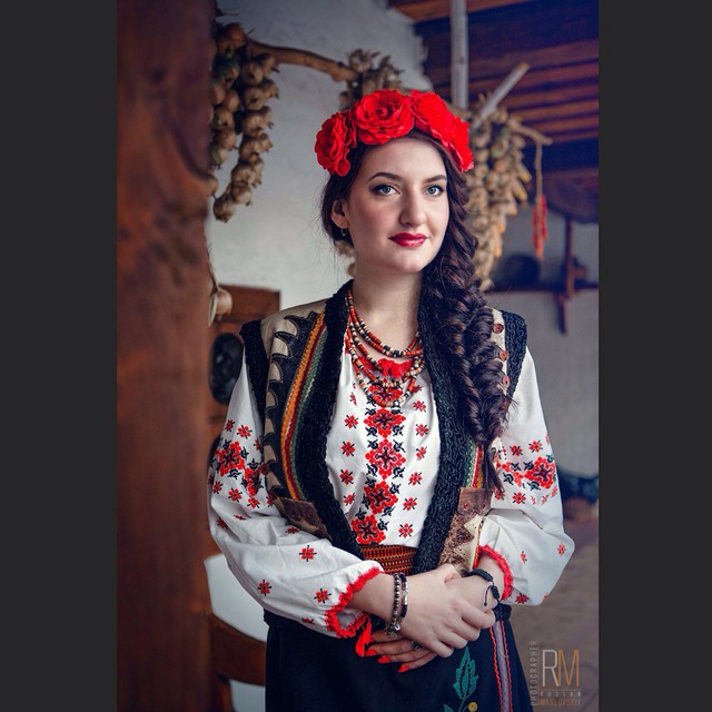 Mua: @vika_komarik hair: Marina Chumakh photo: @maslovskiy_ruslan_photography #ukraine #ukrainian in Sand Diego, CA