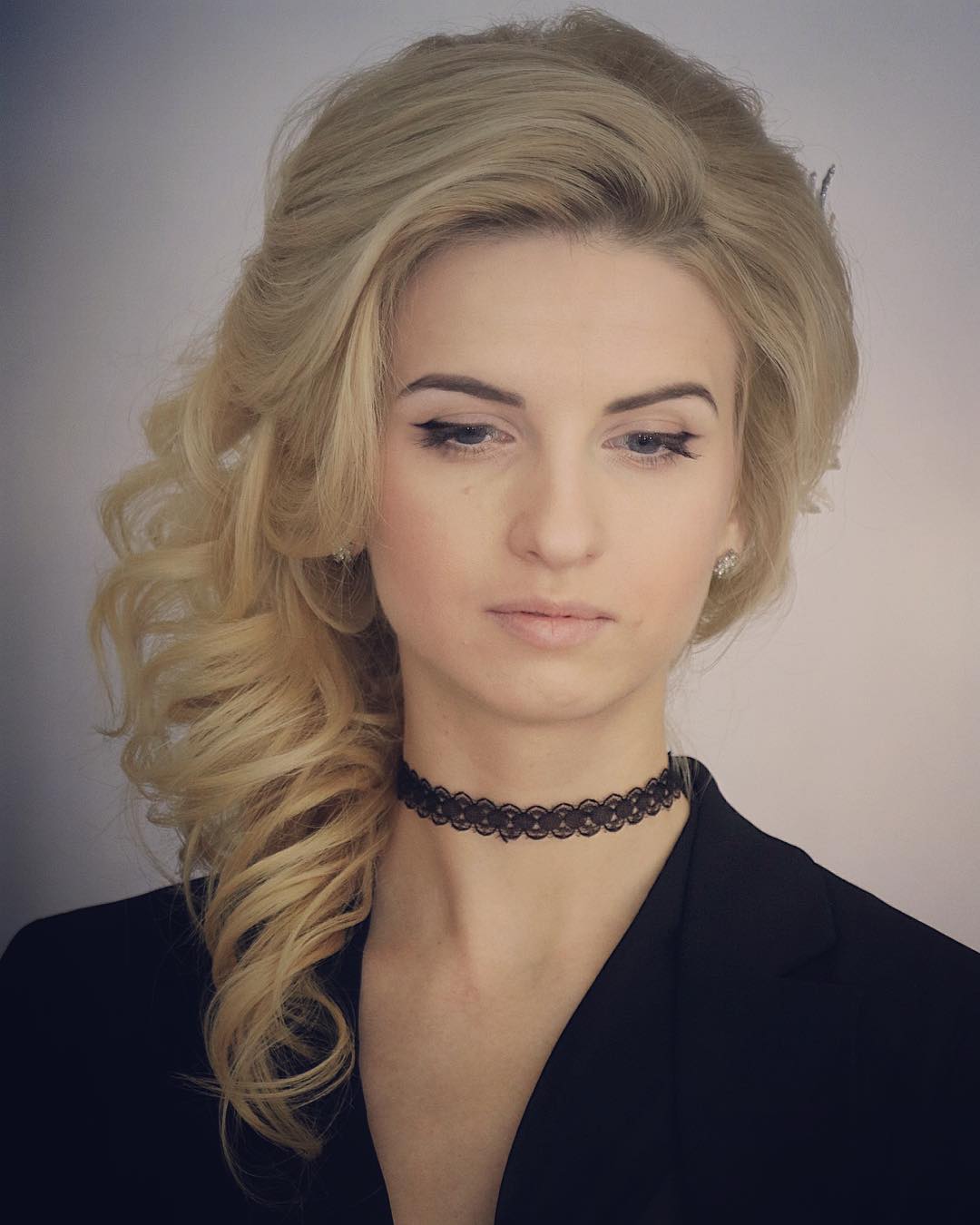 Asymmetrical Greek hairstyle. Viktoriamakeup.com model: @fashionvaleri ??? #hair #hairstyle #hairstyles #greekhair #hairstyle #stylistkiev #makeupartist #makeupartistskiev #hair #hairdressingtraining @hair_journal @hair_tour @artak_hairstylist @hudabeauty @elstile in Sand Diego, CA