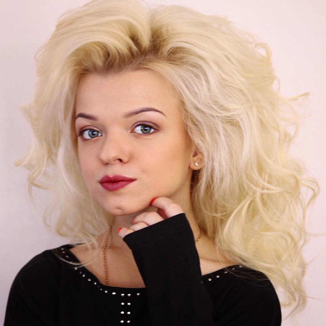 What do you think of the volume? Who would want this? Makeup and hairstyle by me @vika_komarik, model: @alinaostapovitch ? #makeup and #hairstyle #byme #muah #makeupartist #makeupartistkyiv #stylist #stylistkyiv #hair #blonde @hair_tour @verabrejneva @hair_journal in Sand Diego, CA