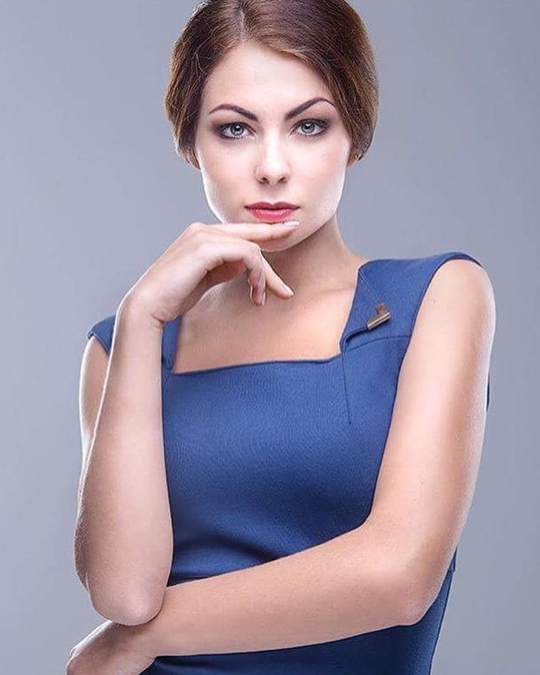 #makeupandhair @vika_komarik viktoriamakeup.com model: @anitushka.ts ? #makeup #makeupartist #makeupartistkiev #stylistkiev #hairstyle #hair #photoshoot @flexdreamscom @hudabeauty in Sand Diego, CA