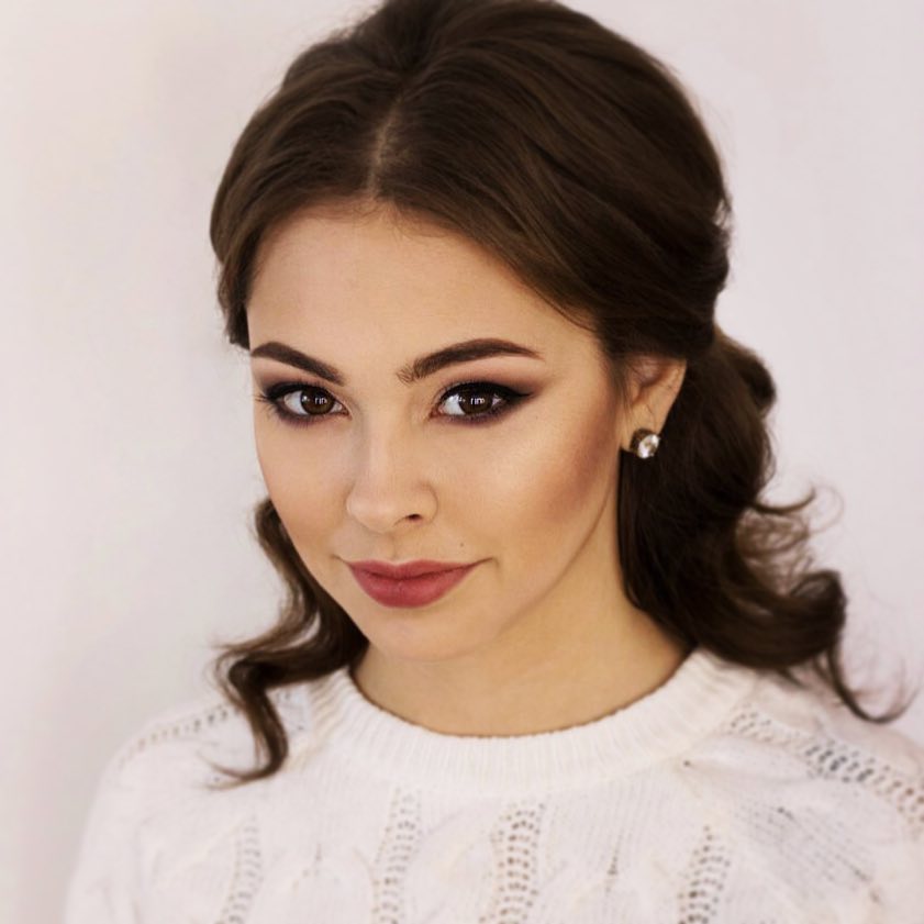 Makeup and hairstyle by: @vika_komarik viktoriamakeup.com Model: @olyashok2308 ???⭐️ #makeup #mua #muah #weddingmakeup #makeupartist #Kyiv #ComfortTown #boomshowroom #hairstyle #curls #stylist #stylistKyiv #hair #anastasiabeverlyhills #inglot #mufe #mufehd @anastasiabeverlyhills @inglot_cosmetics in Sand Diego, CA