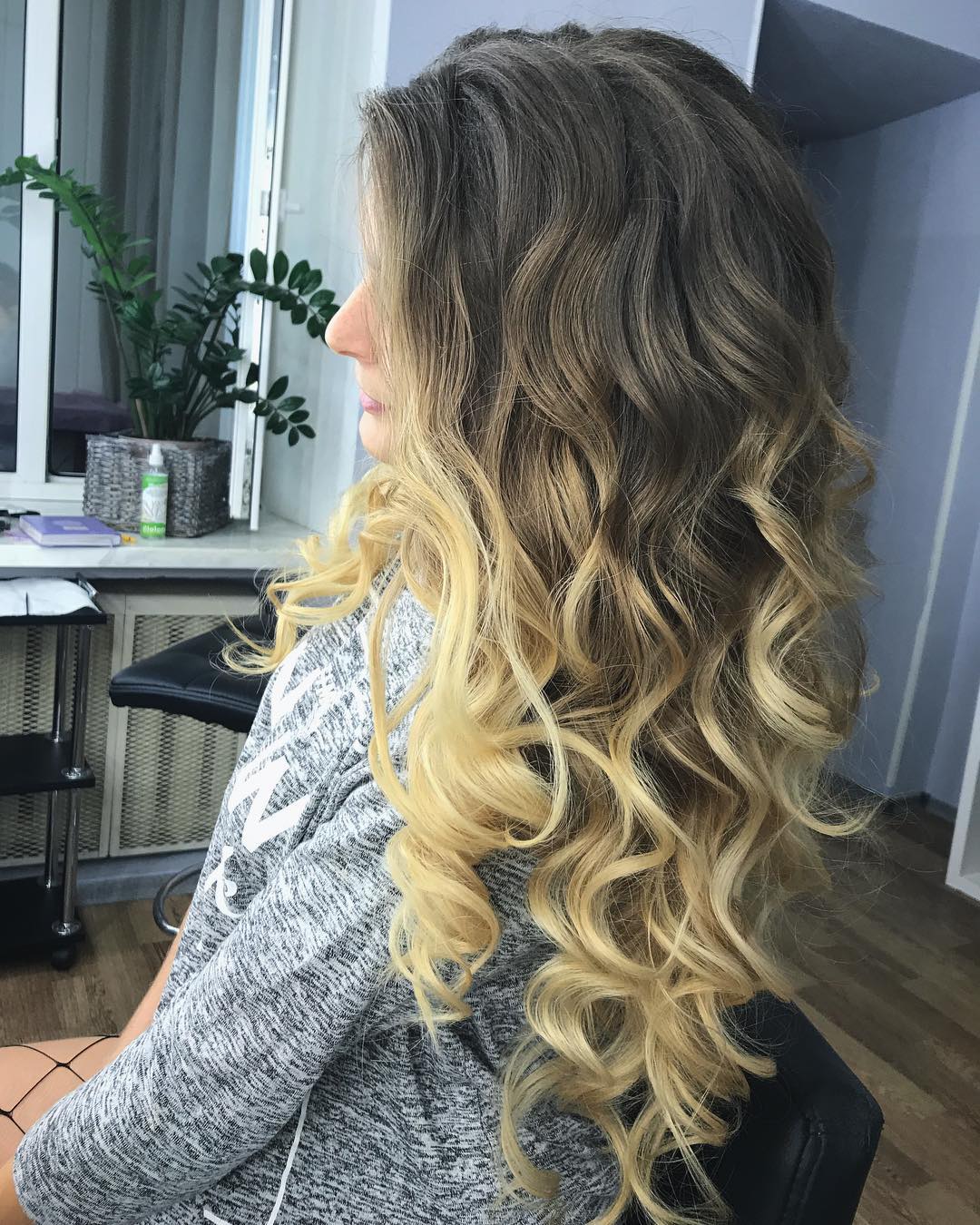 Voluminous curls ? #onelove #curls #babylisspro @babylissprousa #stylistsinkiev #hairstyleskiev #weddinghairstyle #hairstylingtraining in Sand Diego, CA