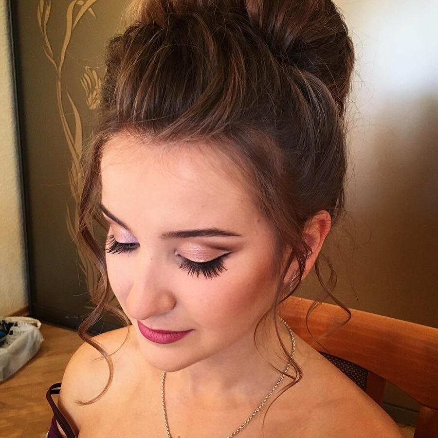 Makeup by @vika_komarik, hairstyle by @pricheski_kiev ?❤️?❤️? #weddingmakeup #makeup #hairstylekyiv #makeupkiev #макияж #макияжкиев #визажкиев #визажисткиев #cutcrease in Sand Diego, CA