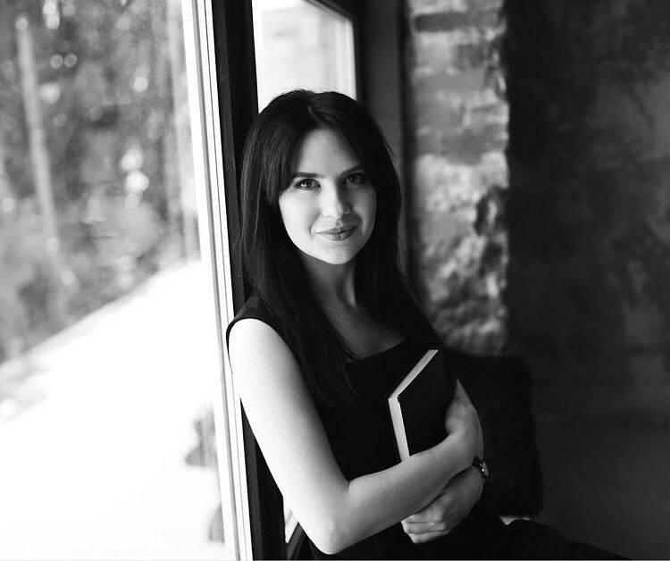 Repost from @barabashhka @TopRankRepost #TopRankRepost In ❤️ with black and white.  
Photo by @marykhomchuk_photographer Hairstyle & makeup by @vika_komarik #blackandwhitephoto #blackandwhitephotography #blackandwhitemood #blackandwhiteportrait #stylistskyiv #hairstylekyiv #hairstylekiev #makeupkyiv #makeupartistkyiv #makeup #makeupkyiv in Sand Diego, CA