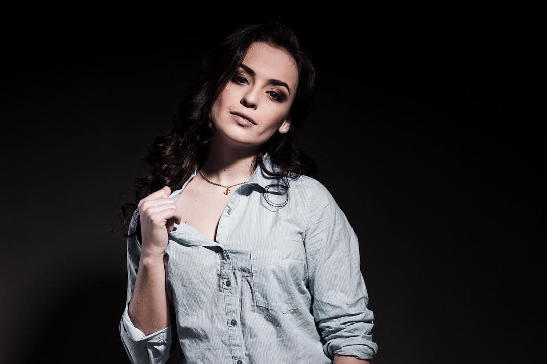 Makeup and hairstyle for @dari_donut ? Photo by @macarones.photo at @oscarfotostydiya #makeup #hairstyle #ComfortTown in Sand Diego, CA