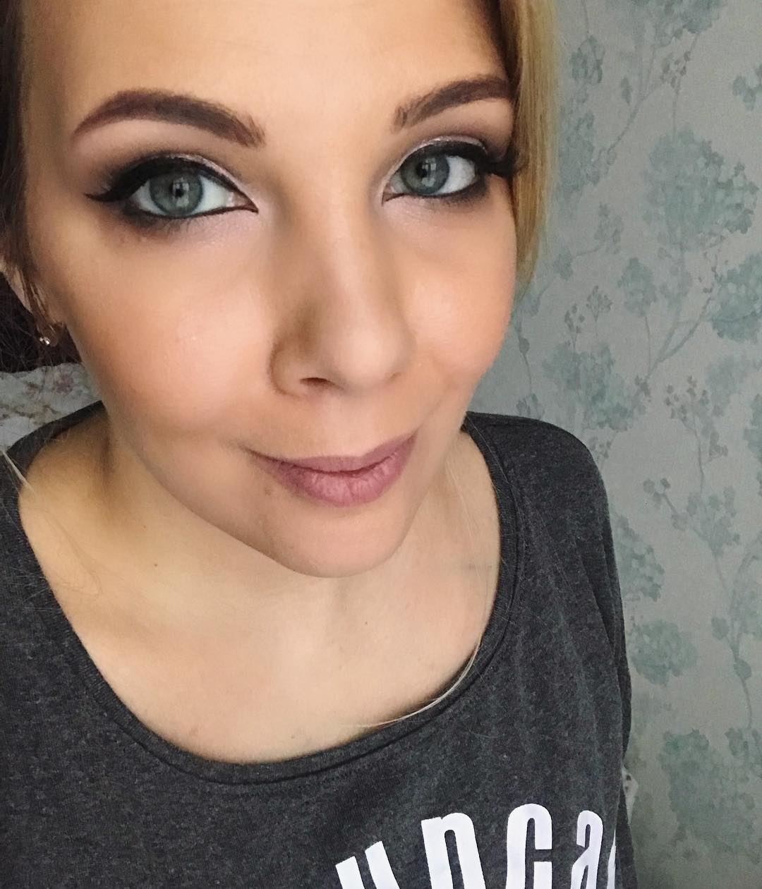 Makeup using the #nyx eyeshadow palette from the #gotogoodies set @milli_markhai @viki_rudenkooo @pudra7 ?✨ in Sand Diego, CA