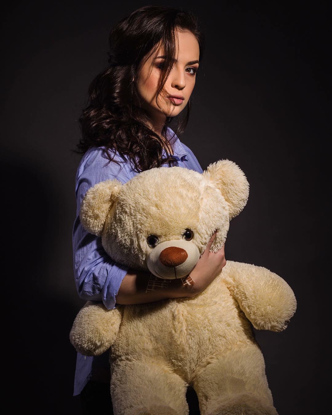 Dasha has grown up a bit.. ? Makeup and hairstyle for @dari_donut, thanks for the photo @macarones.photo #makeup #hairstyle #photoshoot #teddybear in Sand Diego, CA