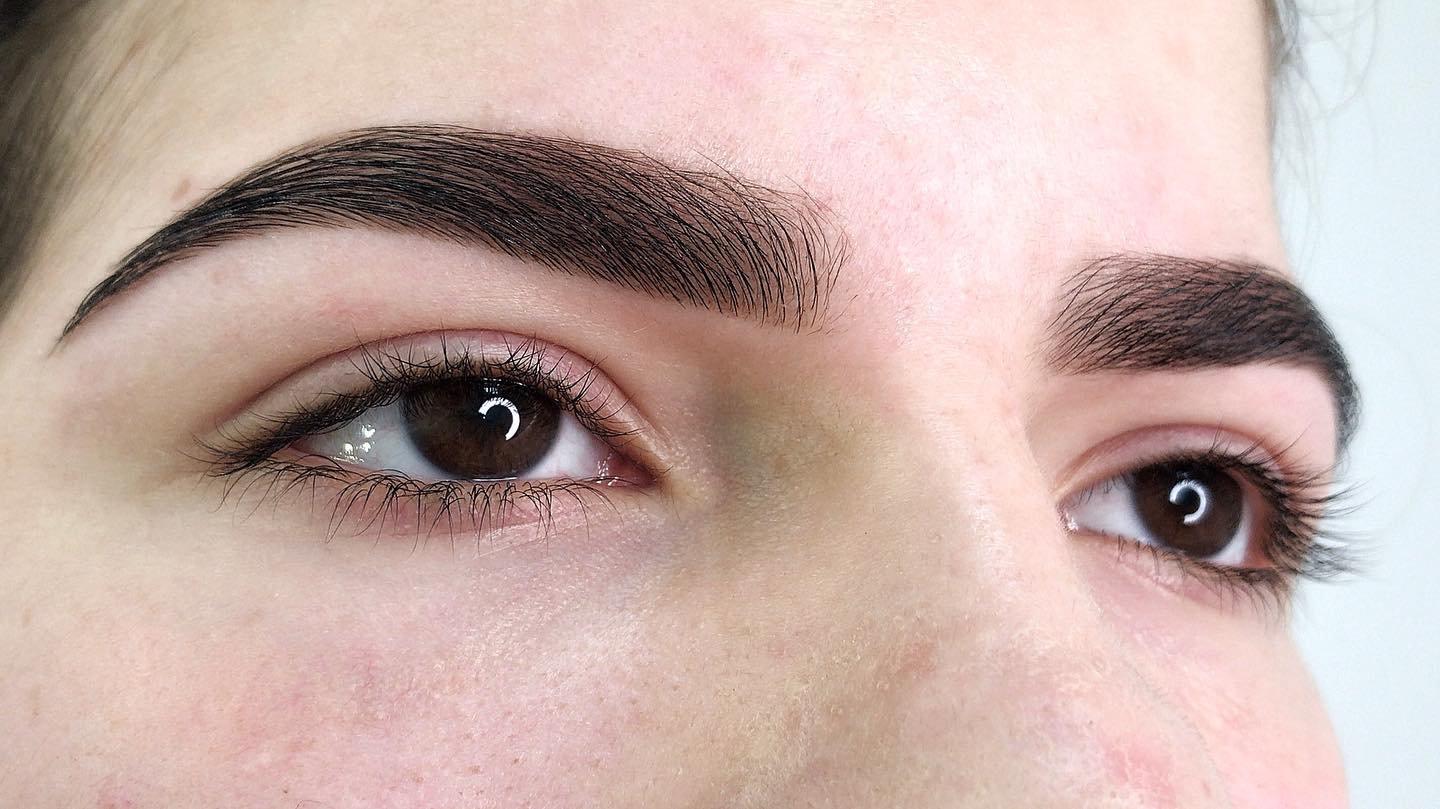 Dyeing with paint can be just as graphic as dyeing with henna. The key is to follow the technique. Question for the masters - what technique do you use? #browsKyiv #browswithpaint #techniqueyula #browsLutsk #browsZaporizhzhia #browsDonetsk #browsOdesa #browsMinsk #browsMoscow #browsComfortTown in Sand Diego, CA